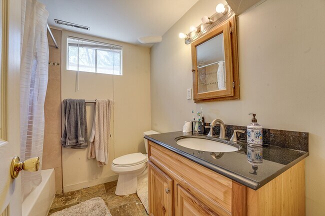 Building Photo - Lovely 4 Bed 2 Bath Ranch-Style House in Fort Collins!