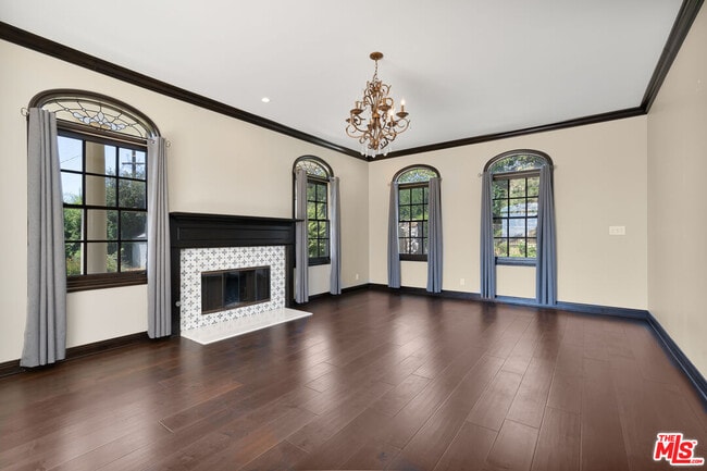 Building Photo - 1036 El Medio Ave