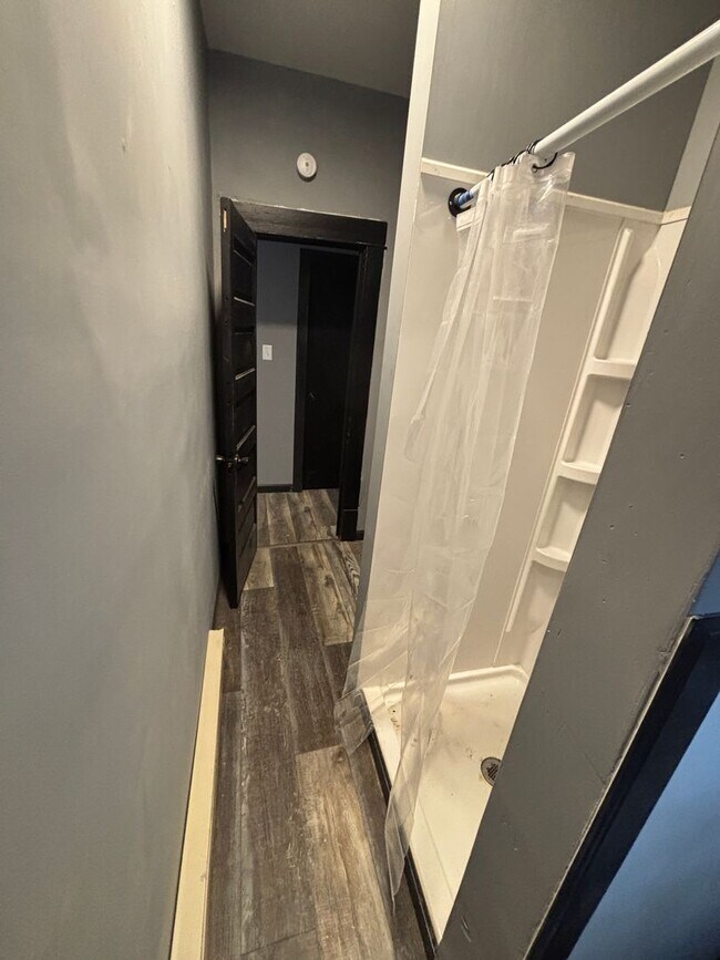 Building Photo - 313 Gross St