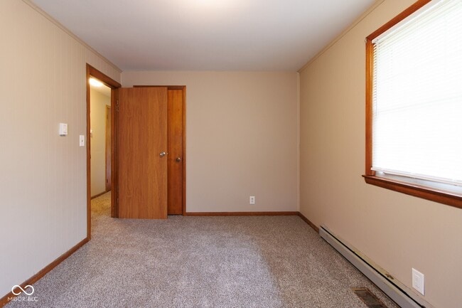 Building Photo - 923 Hattie Dr