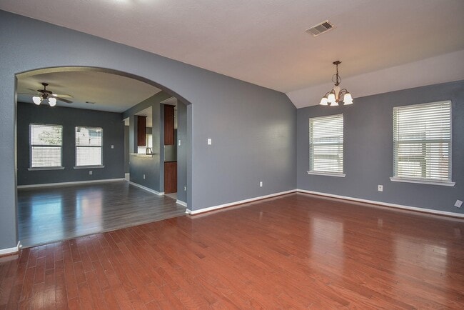 Building Photo - 917 Almond St