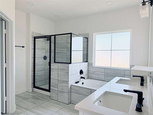 Building Photo - 16575 Oasis Glade Dr