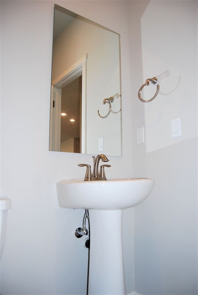 Building Photo - 3 Bedroom / 2.5 Bath Home McMinnville