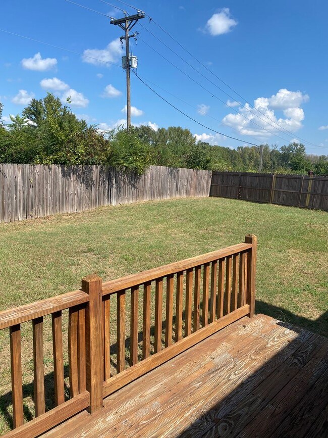 Building Photo - Contact Peggy 501 676 1758
