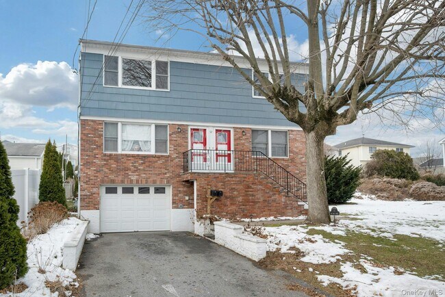 Building Photo - 52 Post Pl