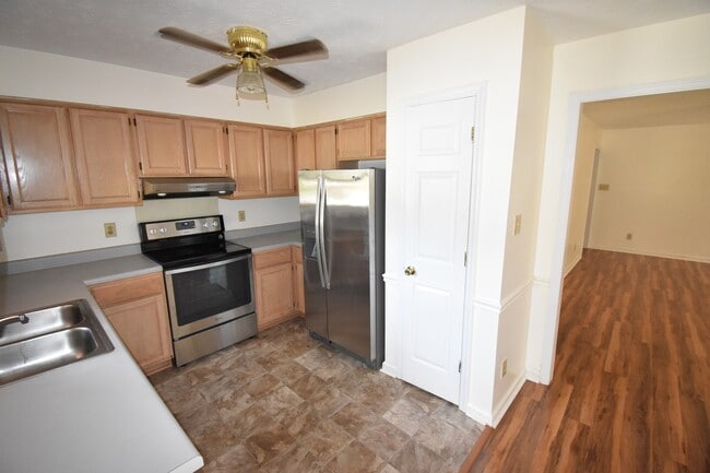 Building Photo - COMING SOON~3 Bedroom and 2 Bath Home (No Pets)