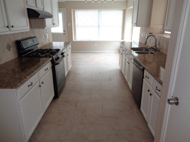 Building Photo - 16318 Leamington Ln