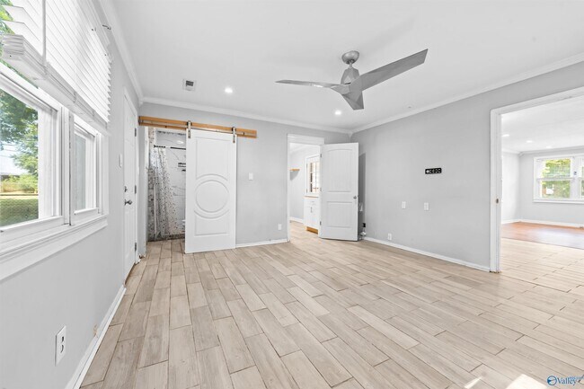 Building Photo - 805 W Arbor Dr NW
