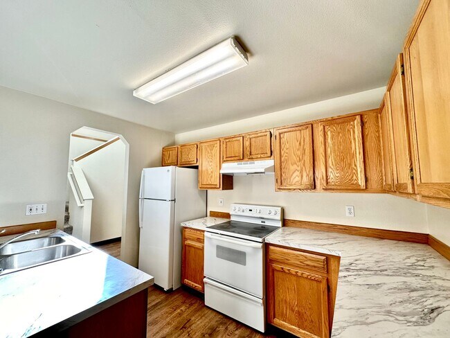 Building Photo - 2106 Yellowstone St