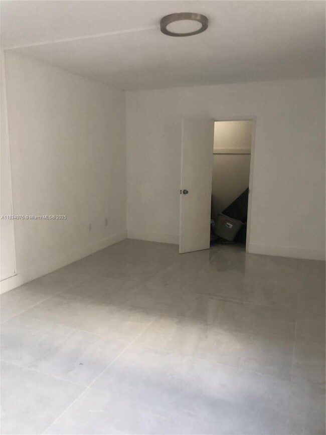 Building Photo - 10185 Collins Ave