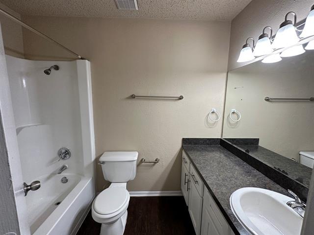 Building Photo - 9696 Walnut St