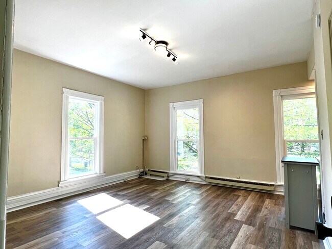 Building Photo - 82 E Lorain St