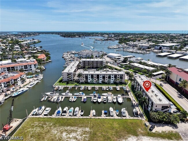 Building Photo - 801 River Point Dr