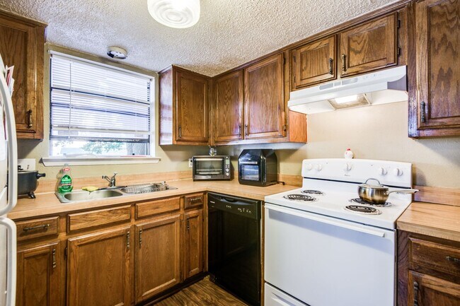 Building Photo - 3309 Fallmeadow St