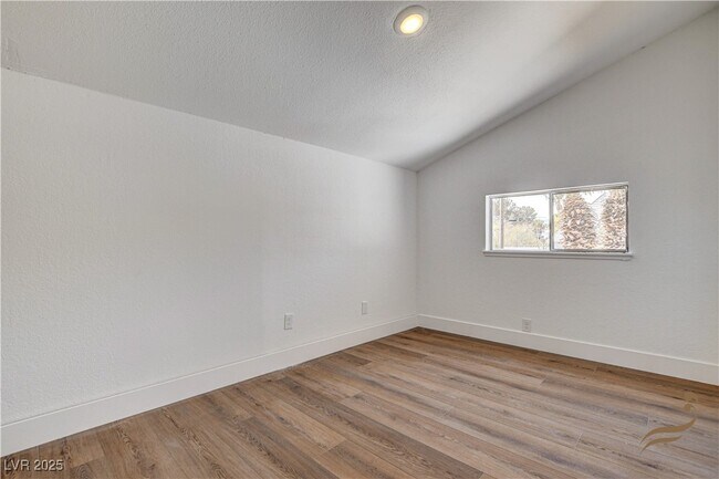 Building Photo - 2685 S Tenaya Way