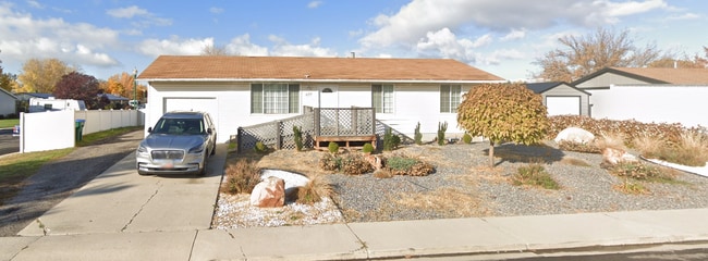 Primary Photo - 677 N 440 W St