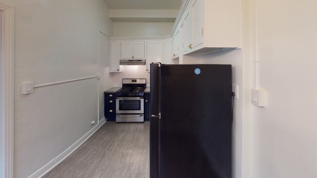 Kitchen - Guntharp Apts...Newly Remodeled Gorgeous A...