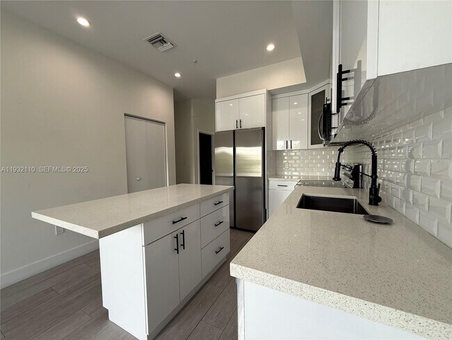 Building Photo - 1786 SW 9th St