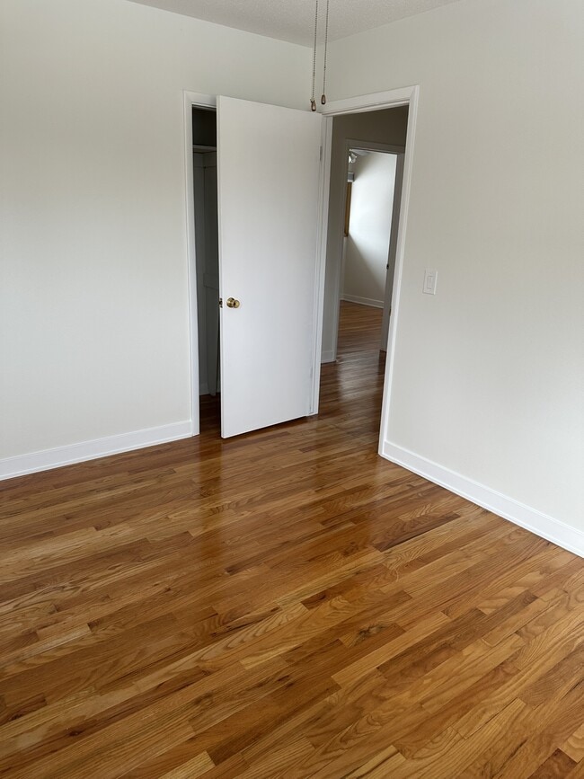 Building Photo - 3207 90th St