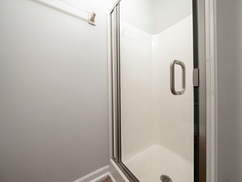 Master Full Bathroom - 4358 Hunters Club Dr