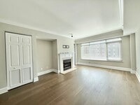 Building Photo - Stunning 1BD, 1.5BA Downtown Raleigh Condo...