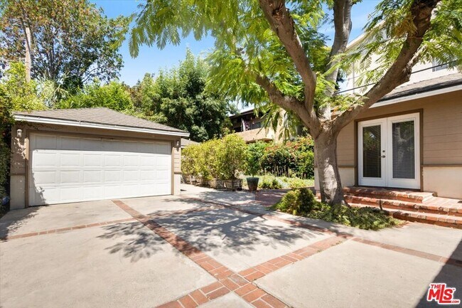 Building Photo - 4385 Camellia Ave