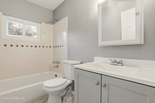 Building Photo - 1184 Dell St