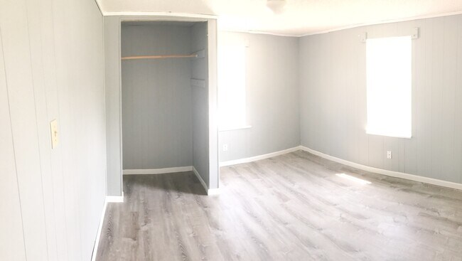 Building Photo - ALL ELECTRIC! 1Bed/1Bath Single Family Home! Newly Renovated!