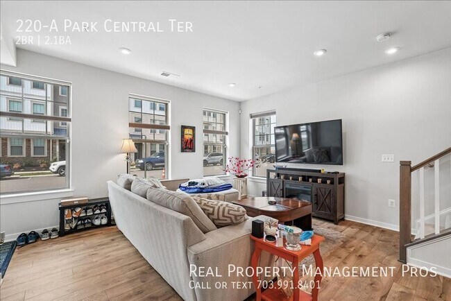 Building Photo - 220 Park Central Ter