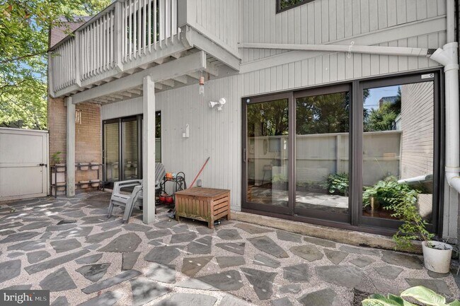 Building Photo - 5276 Pooks Hill Rd