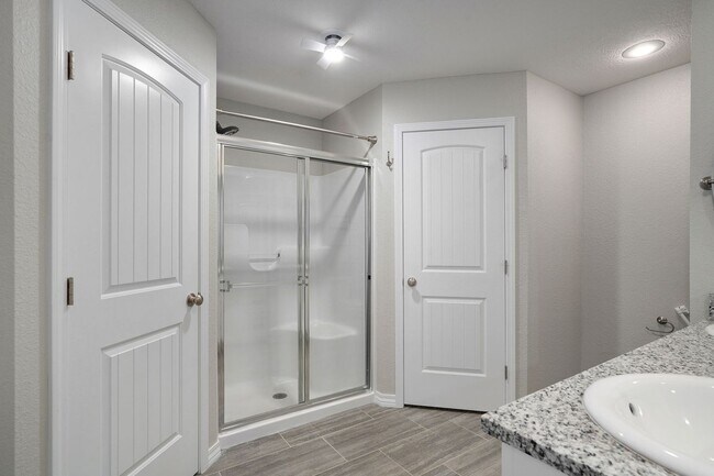 Building Photo - Modern 3 Bed / 2 Bath Home with Open Layout & Fenced Yard
