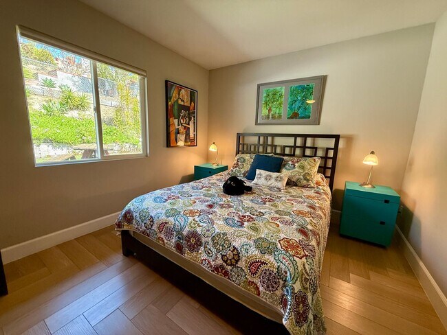Building Photo - Luxury Furnished 4 Bedroom Home with Pool ...