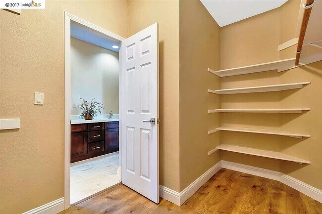 Building Photo - 4724 Cove Ln