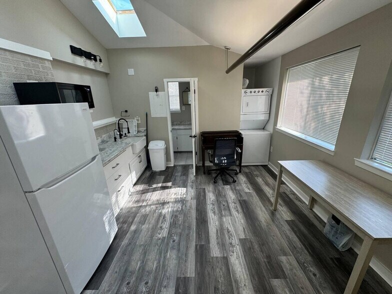 Building Photo - 2371 Le Ruth Dr