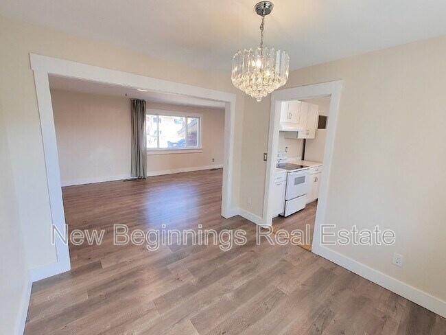 Building Photo - 5330 Silver Spur Ave