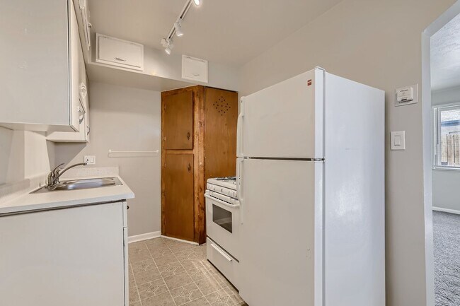 Building Photo - Cozy One Bedroom Condo in Westminster