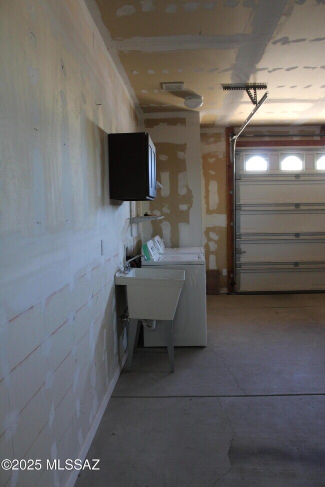 Building Photo - 2635 N Fremont Ave