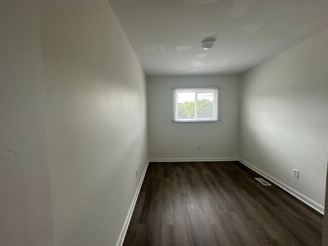 Building Photo - Georgetown Forest Townhomes off Old Forest Road