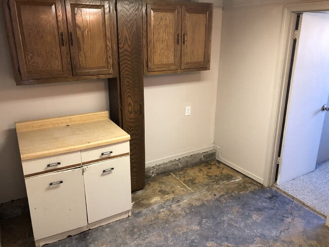 Building Photo - Cute midtown 3 bedroom, 1 bath home