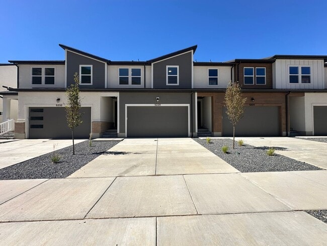 Building Photo - 5228 Acacia Dr