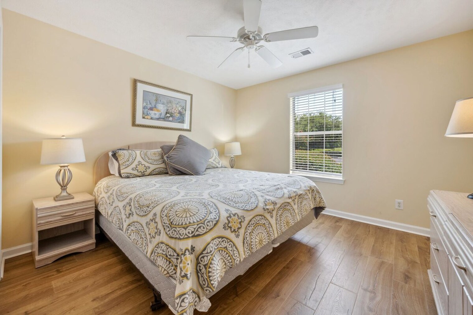 Building Photo - 22 Greenbriar Ave