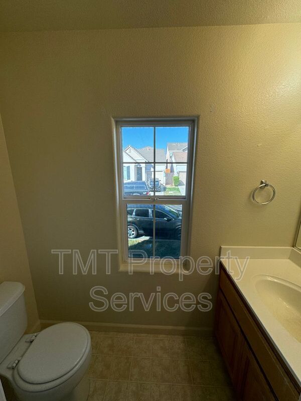 Building Photo - 3066 Staysail St