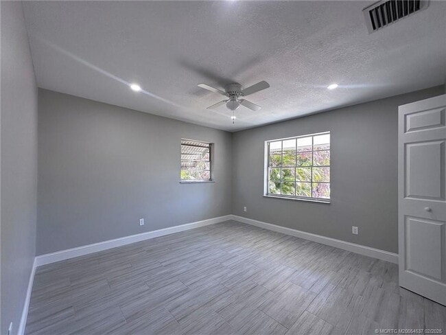 Building Photo - 315 SE Norfolk Blvd