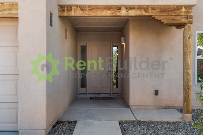 Building Photo - Model Perfect Living in Beautiful Loma Pinon