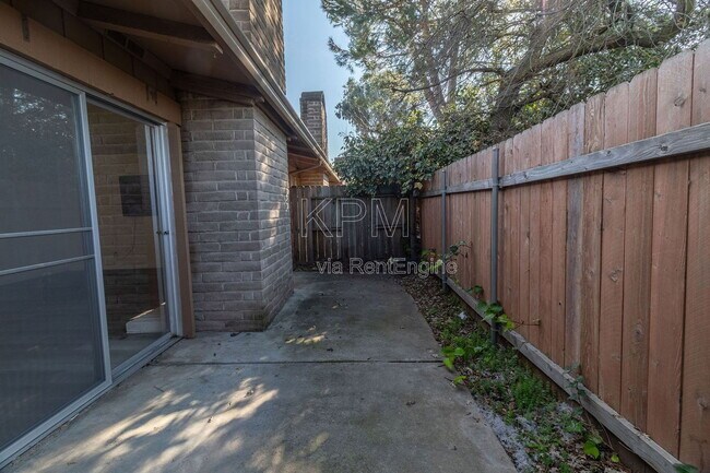 Building Photo - 1077 Rivara Rd