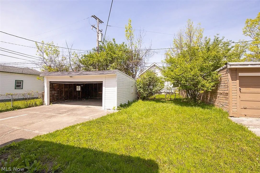 Building Photo - 10203 Greenview Ave