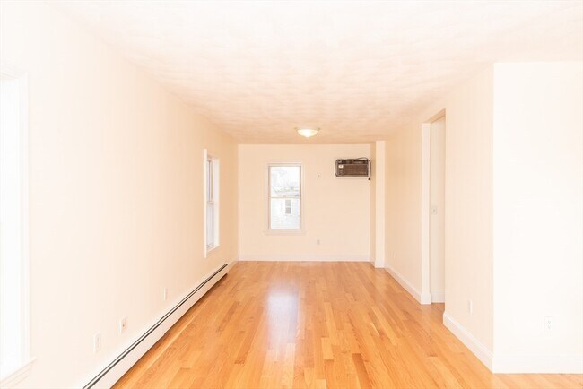 Building Photo - 18 Union St