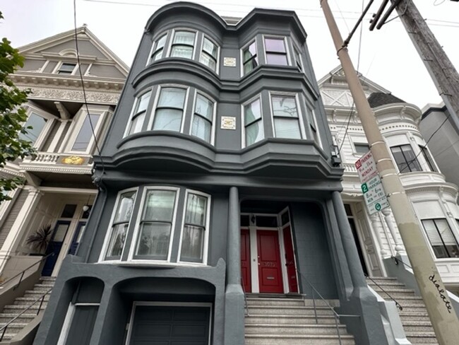 Building Photo - Epic REA - Lovely 3 BR/ 2 BA Victorian Con...