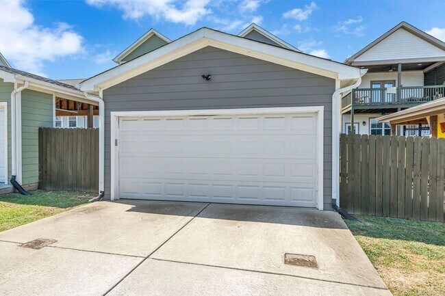 Building Photo - 4 BR with amenities in The Nations~