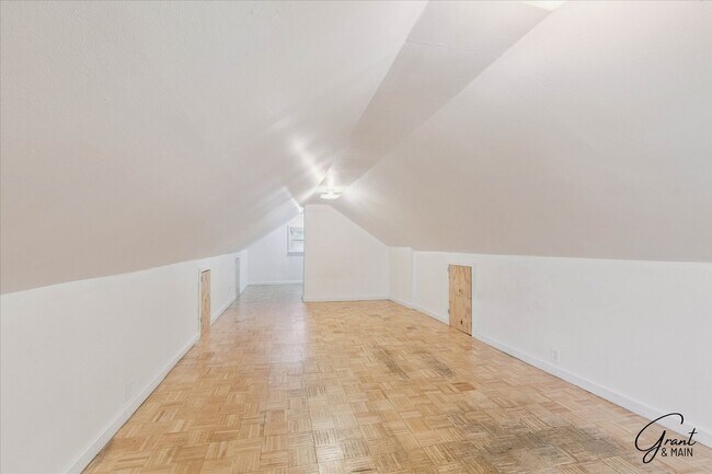 Building Photo - 3 bedroom - 1 bath  $1200/month